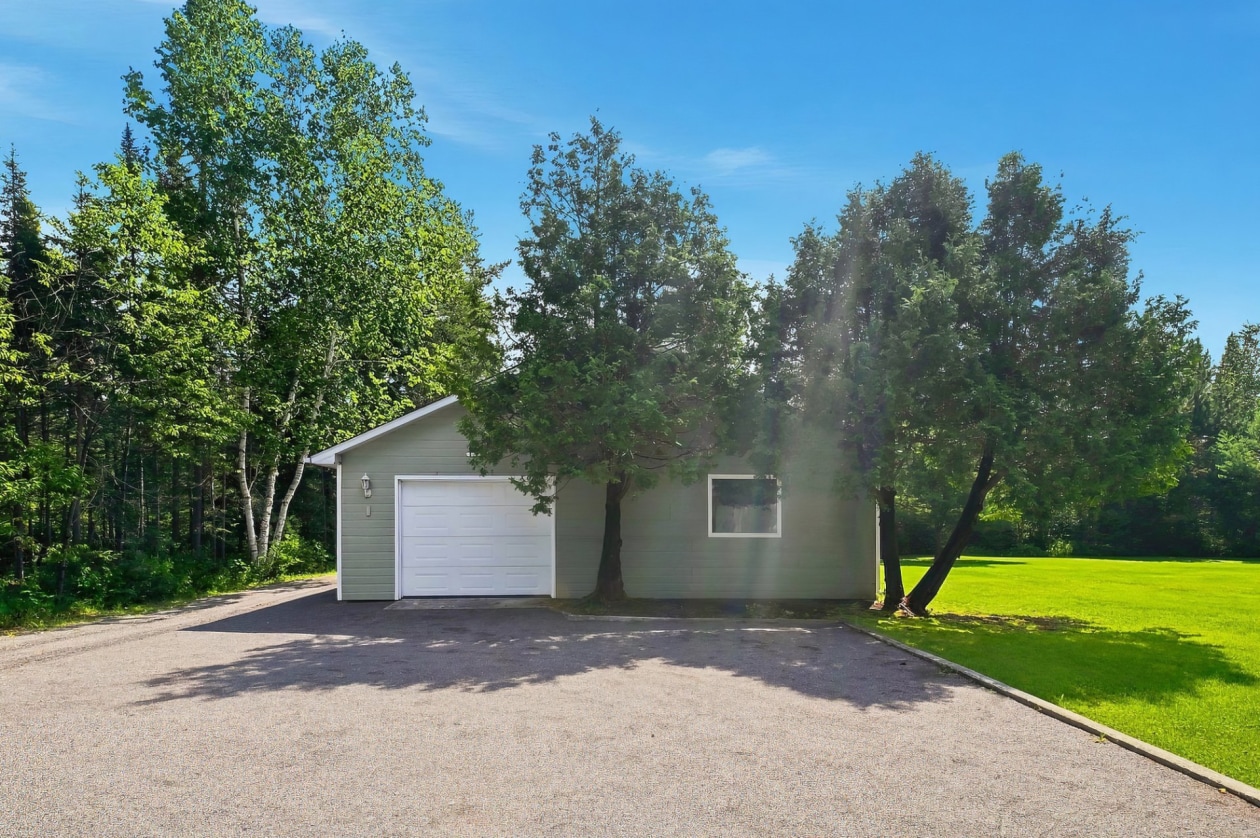 Garage — 250, Ch. du Lac-Caché, Saint-David-de-Falardeau, G0V1C0, Saint-David-de-Falardeau