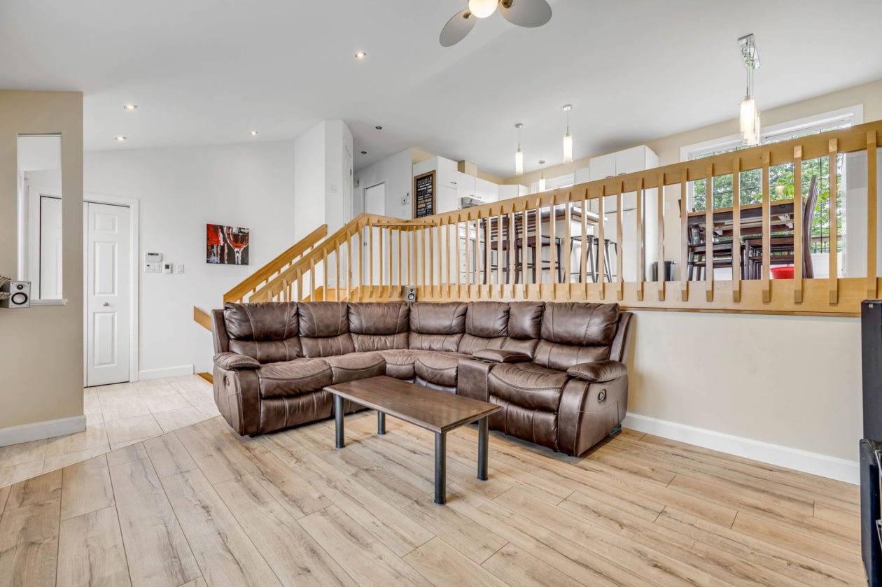 Salon — 34, Rue Glinel, Québec (Beauport), G1B3C4, Québec (Beauport)