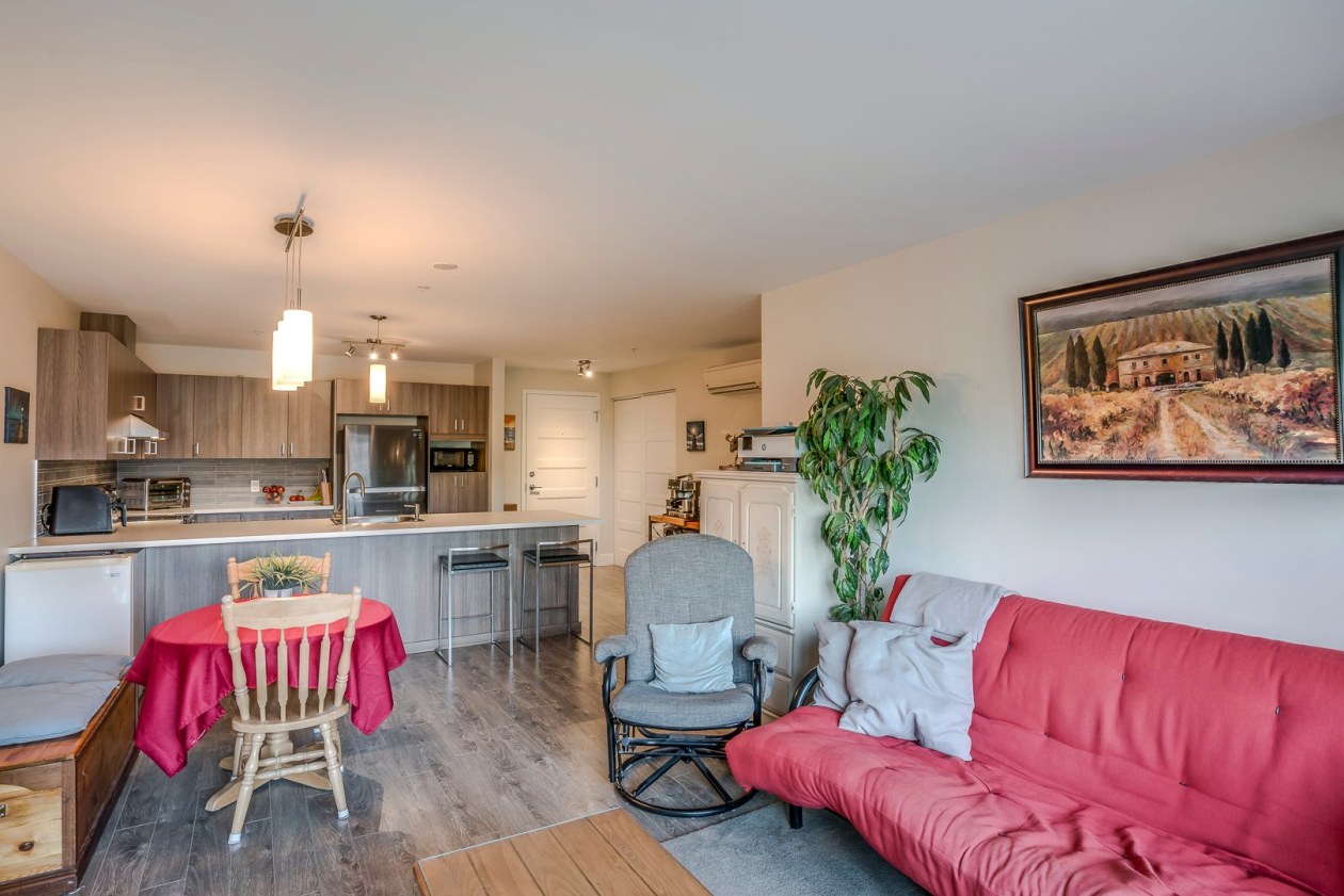 Salon — 1435, Rue Notre-Dame, 207, L'Ancienne-Lorette, G2E3A8, L'Ancienne-Lorette