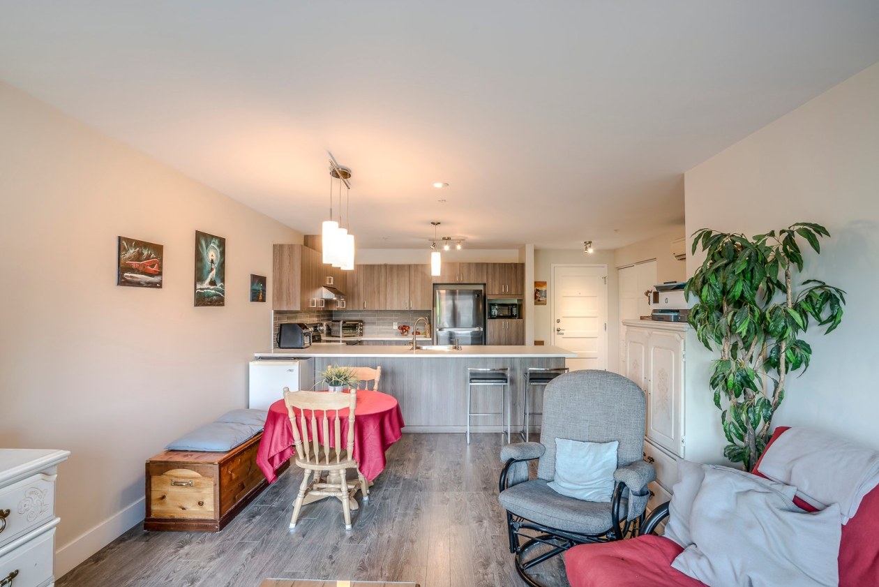Salon — 1435, Rue Notre-Dame, 207, L'Ancienne-Lorette, G2E3A8, L'Ancienne-Lorette