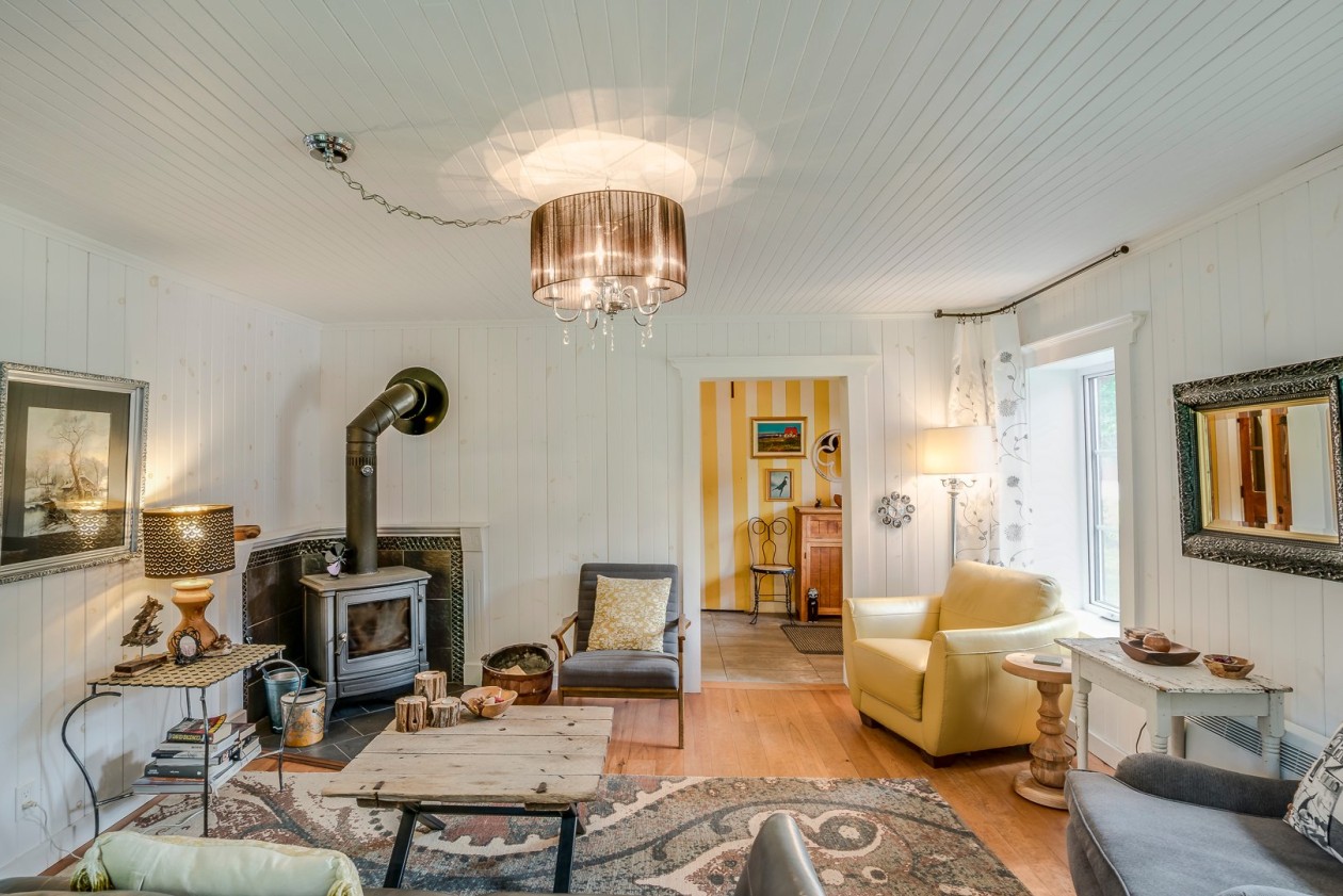 Salon — 148, Rg des Moulanges, Saint-Apollinaire, G0S2E0, Saint-Apollinaire