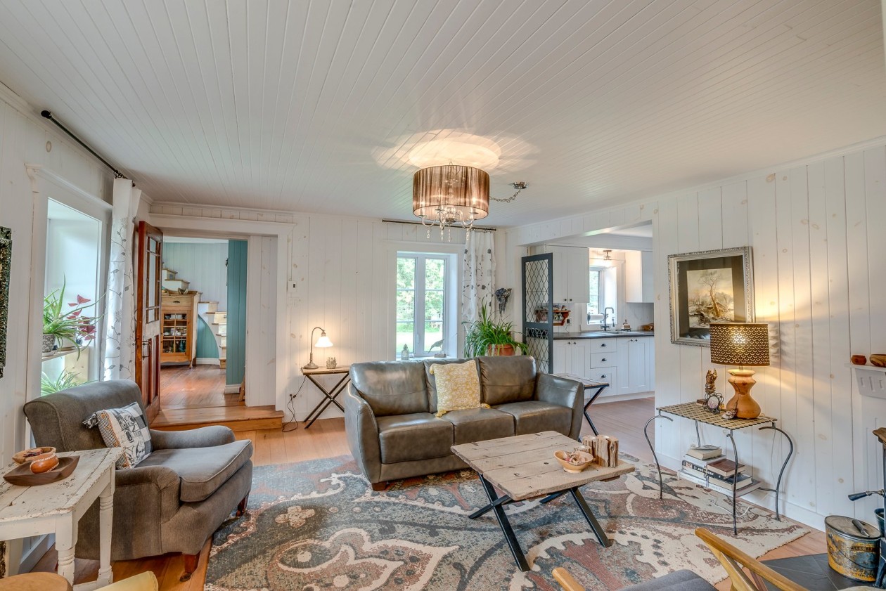 Salon — 148, Rg des Moulanges, Saint-Apollinaire, G0S2E0, Saint-Apollinaire