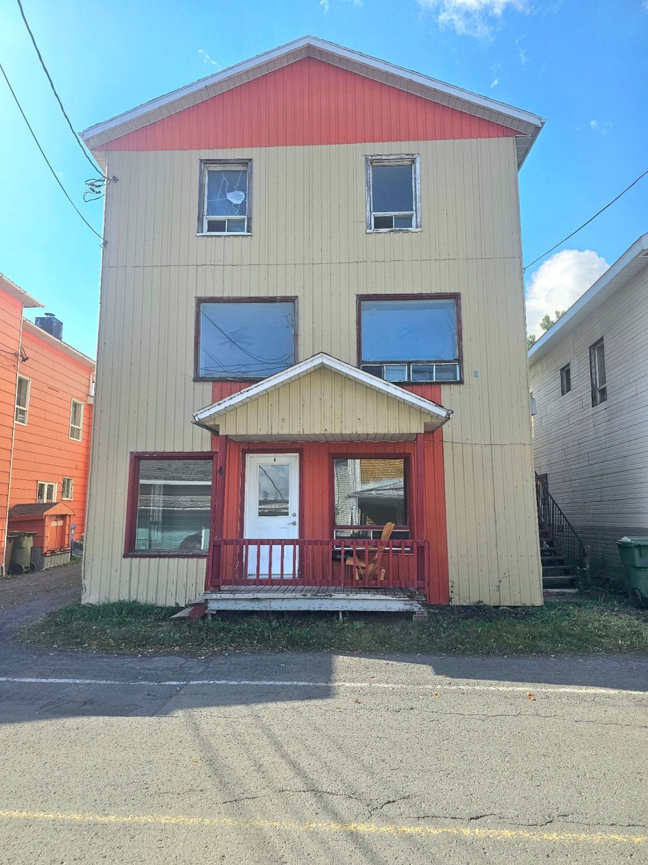 4 - 10, Rue St-Pierre E. — photo 1