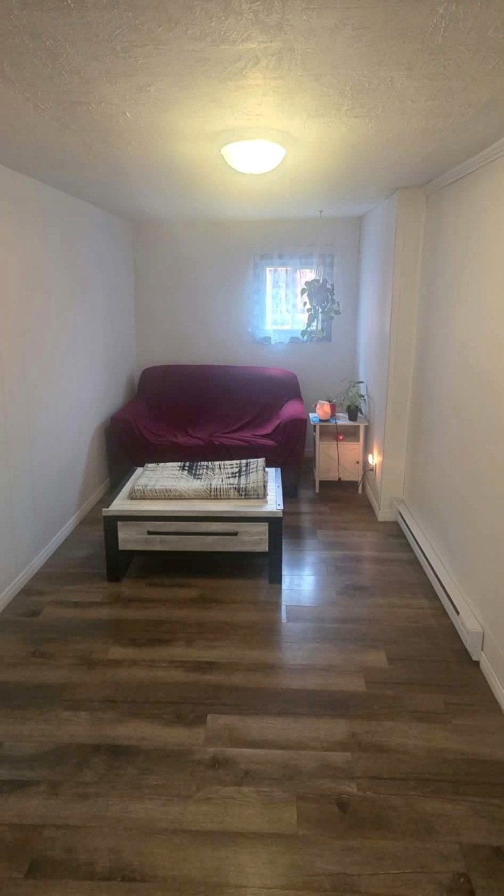 Salon — 4 - 10, Rue St-Pierre E., Val-Brillant, G0J3L0, Val-Brillant