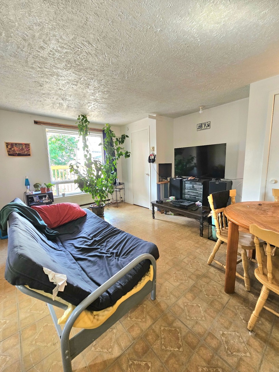 Salon — 4 - 10, Rue St-Pierre E., Val-Brillant, G0J3L0, Val-Brillant