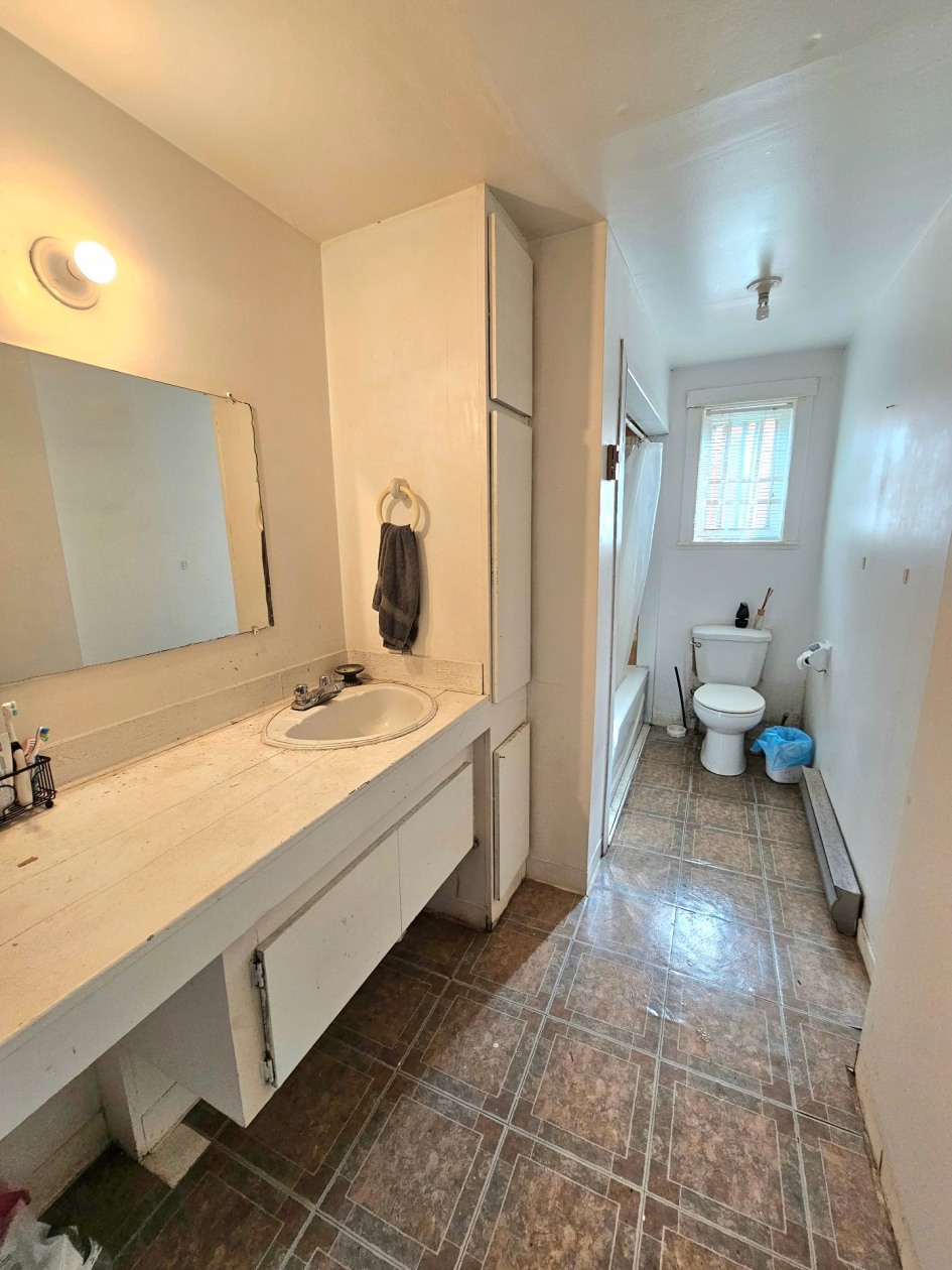 Salle de bains — 4 - 10, Rue St-Pierre E., Val-Brillant, G0J3L0, Val-Brillant