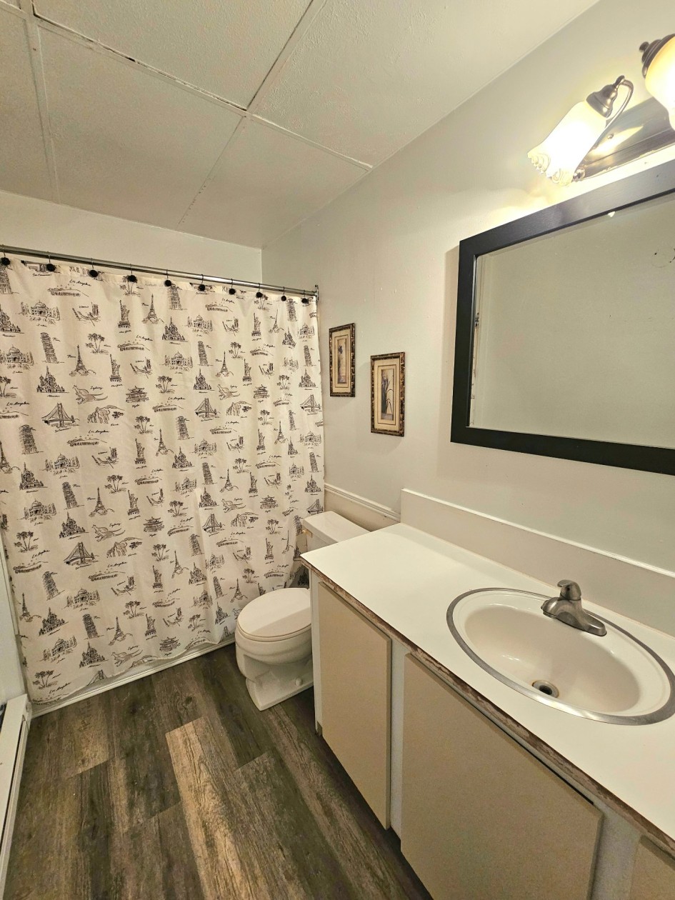 Salle de bains — 4 - 10, Rue St-Pierre E., Val-Brillant, G0J3L0, Val-Brillant