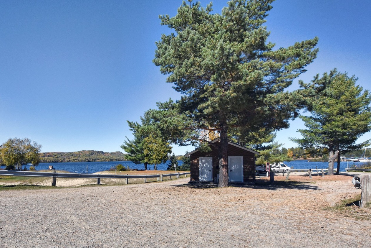 Accès au plan d'eau — 841, Ch. du Lac-à-la-Truite, Saint-Michel-des-Saints, J0K3B0, Saint-Michel-des-Saints