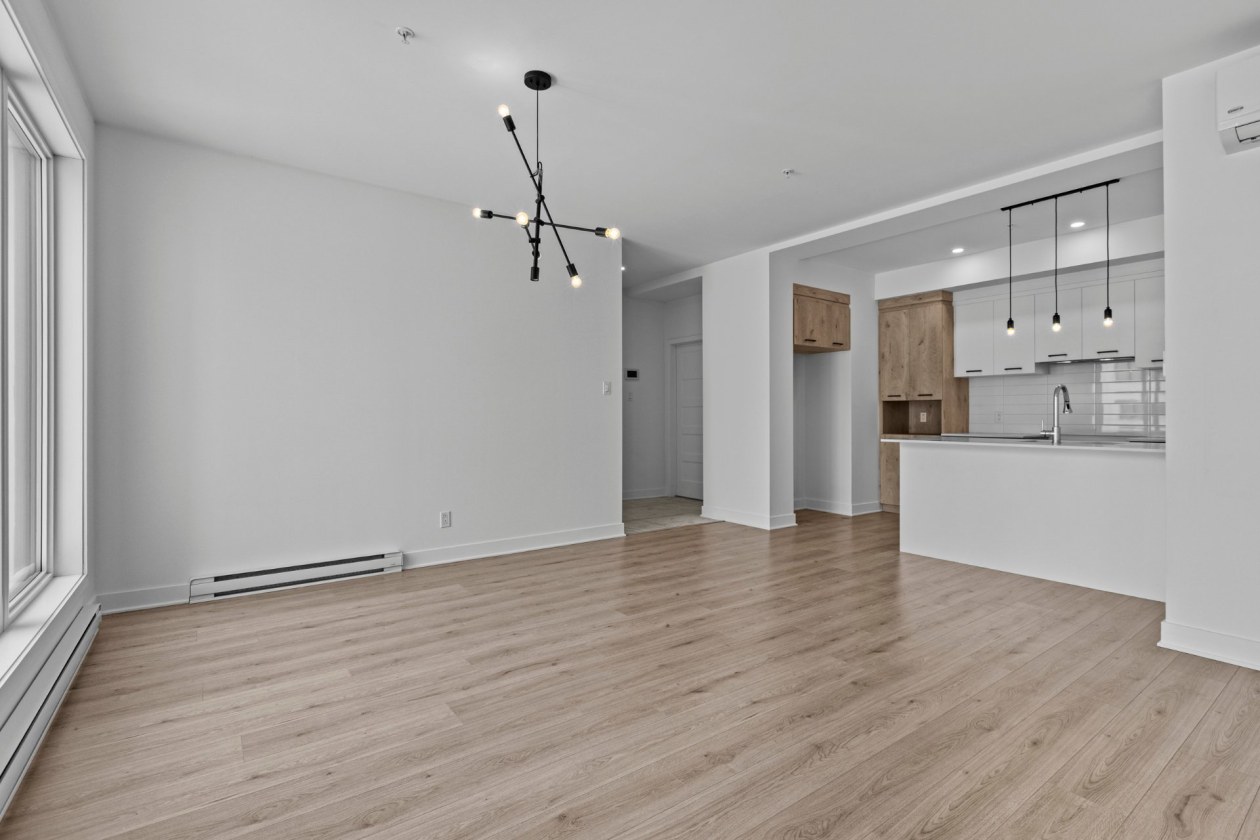 Salle à manger — 13225, Boul. du Curé-Labelle, 305, Mirabel, J7J2T3, Mirabel