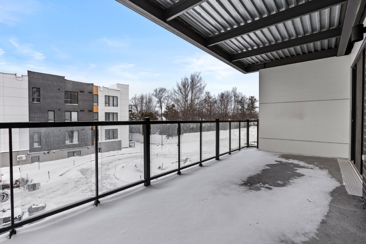 Balcon — 13225, Boul. du Curé-Labelle, Mirabel, J7J2T3, Mirabel