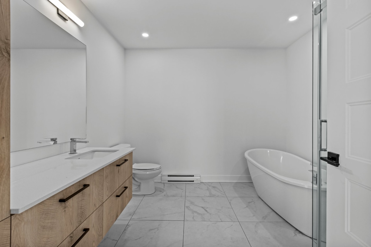 Salle de bains — 13225, Boul. du Curé-Labelle, Mirabel, J7J2T3, Mirabel