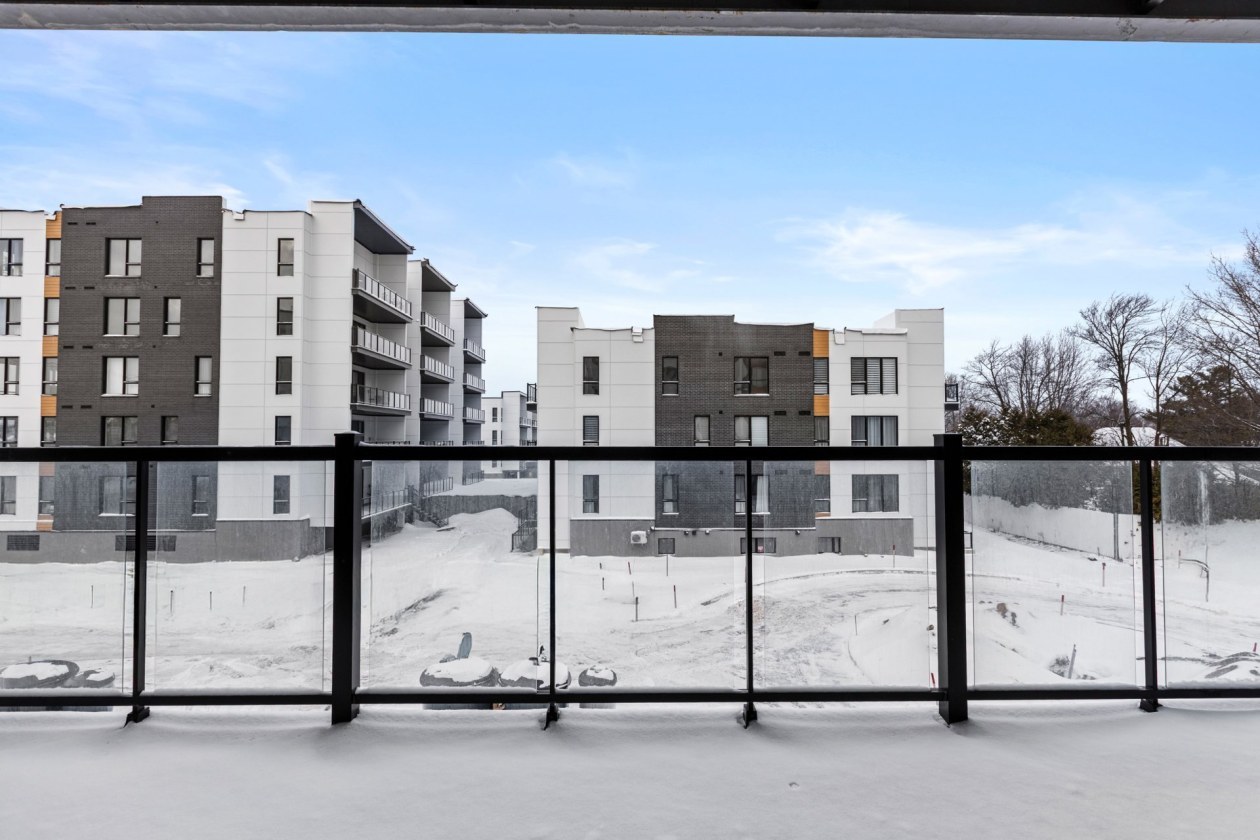 Balcon — 13225, Boul. du Curé-Labelle, 301, Mirabel, J7J2T3, Mirabel