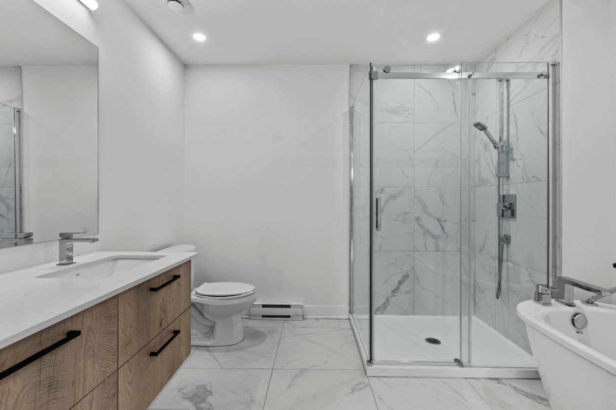 Salle de bains — 13225, Boul. du Curé-Labelle, Mirabel, J7J2T3, Mirabel