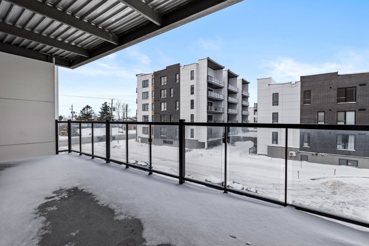 Balcon — 13225, Boul. du Curé-Labelle, 301, Mirabel, J7J2T3, Mirabel