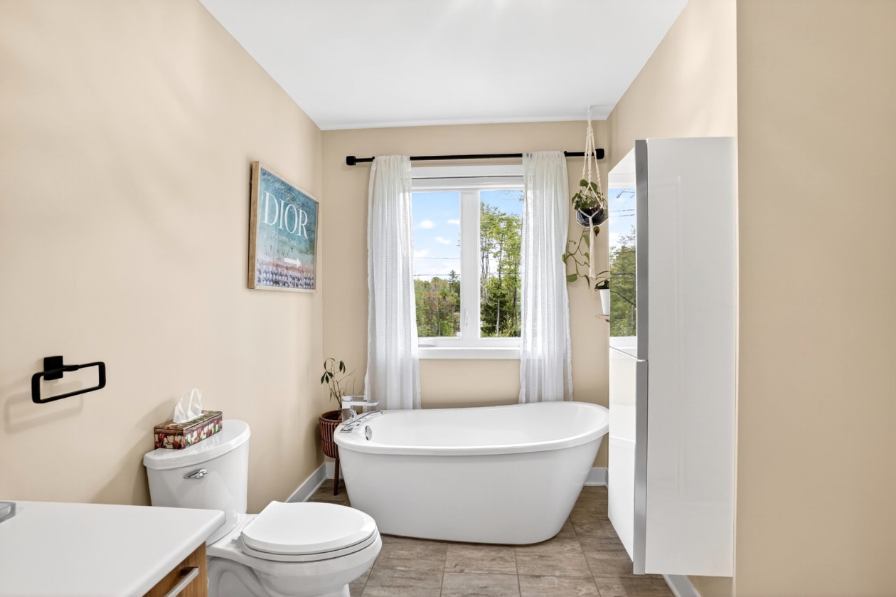 Salle de bains — 112, Rue du Quartier, Sainte-Sophie, J5J0P6, Sainte-Sophie