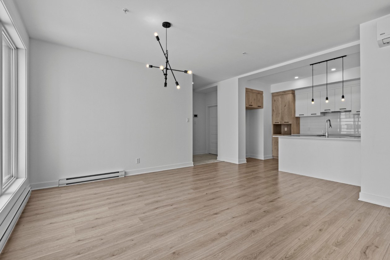 Salle à manger — 13225, Boul. du Curé-Labelle, Mirabel, J7J2T3, Mirabel