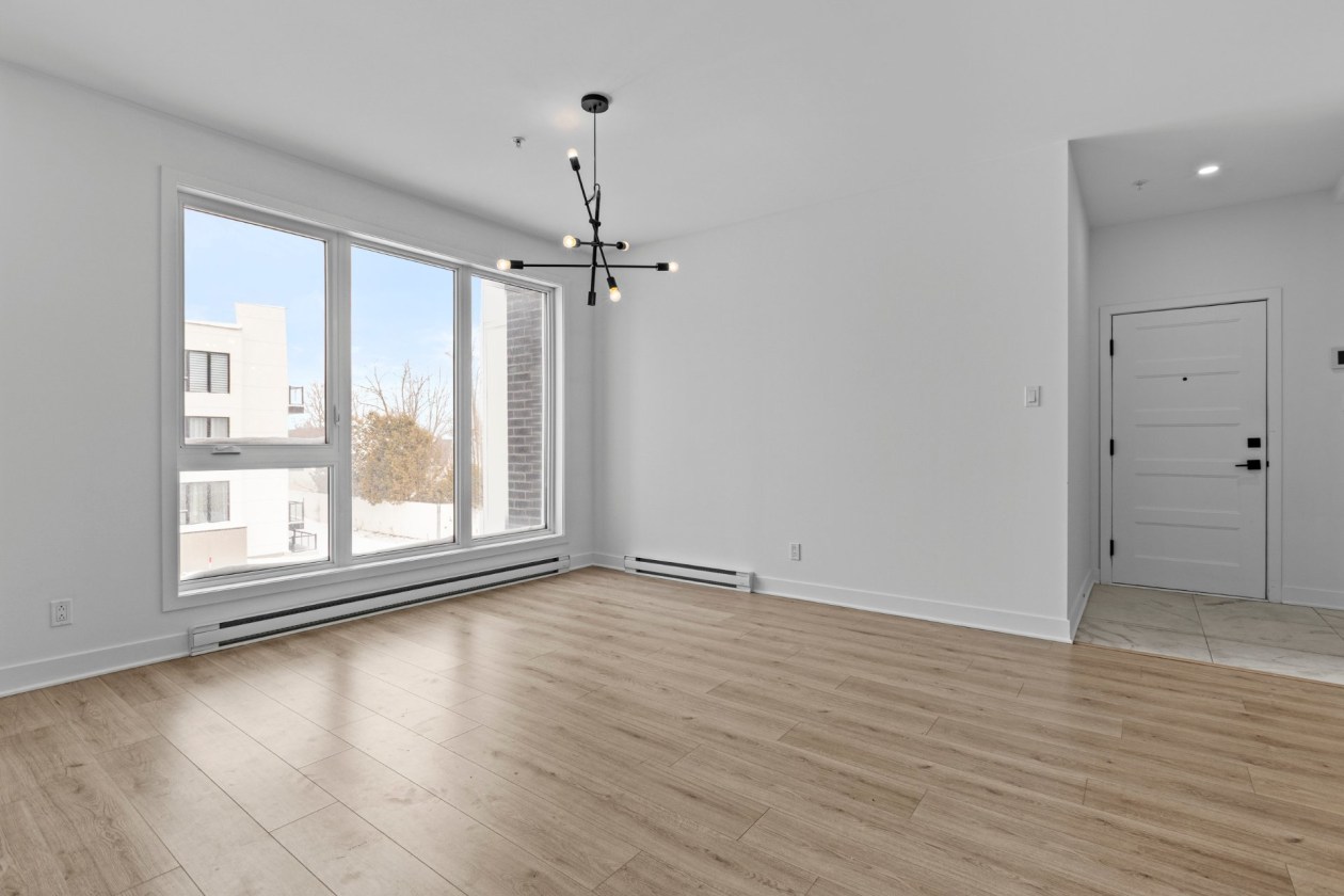 Salle à manger — 13225, Boul. du Curé-Labelle, Mirabel, J7J2T3, Mirabel