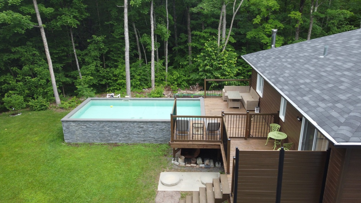 Piscine — 112, Rue du Quartier, Sainte-Sophie, J5J0P6, Sainte-Sophie