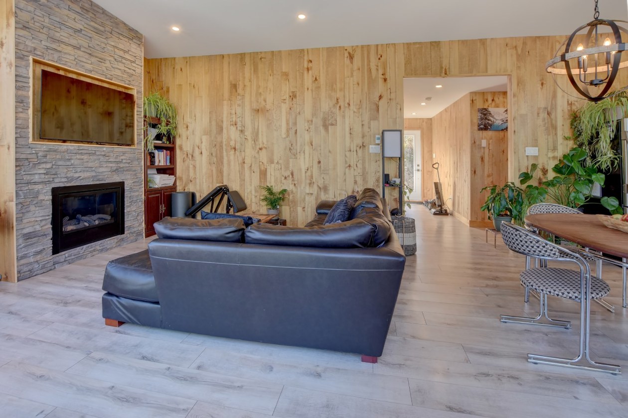 Salon — 11, Ch. des Noisettes, Saint-Michel-des-Saints, J0K3B0, Saint-Michel-des-Saints