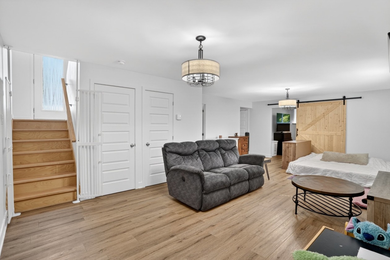 Salle familiale — 409, Rue des Étoiles, Saint-Hippolyte, J8A0L7, Saint-Hippolyte
