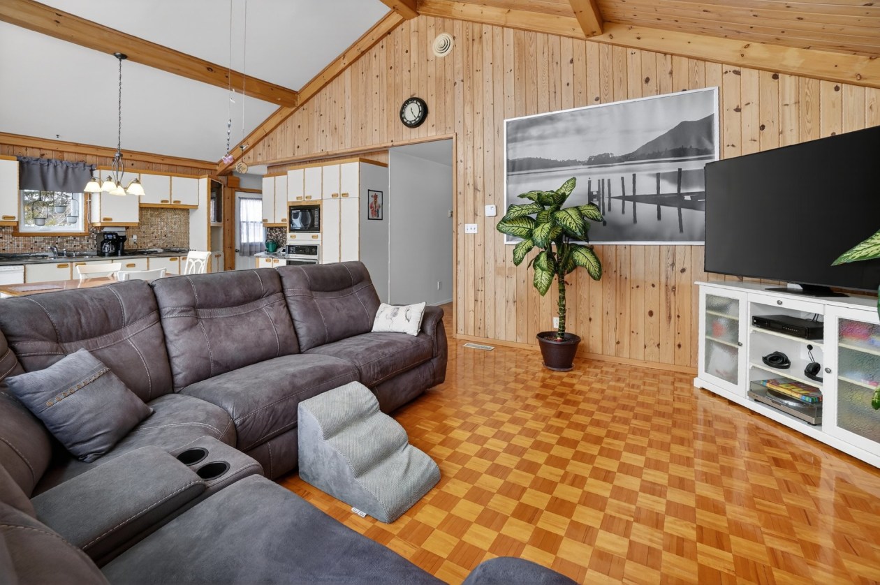 Salon — 274, 1re avenue du Domaine-Morin, Saint-Gabriel-de-Brandon, J0K2N0, Saint-Gabriel-de-Brandon