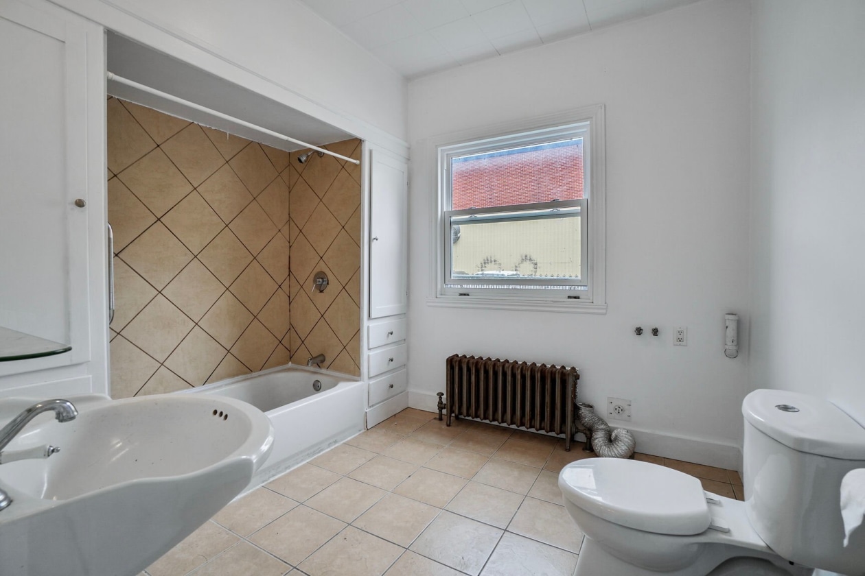 Salle de bains — 251 - 253, Rue De Frontenac, Berthierville, J0K1A0, Berthierville