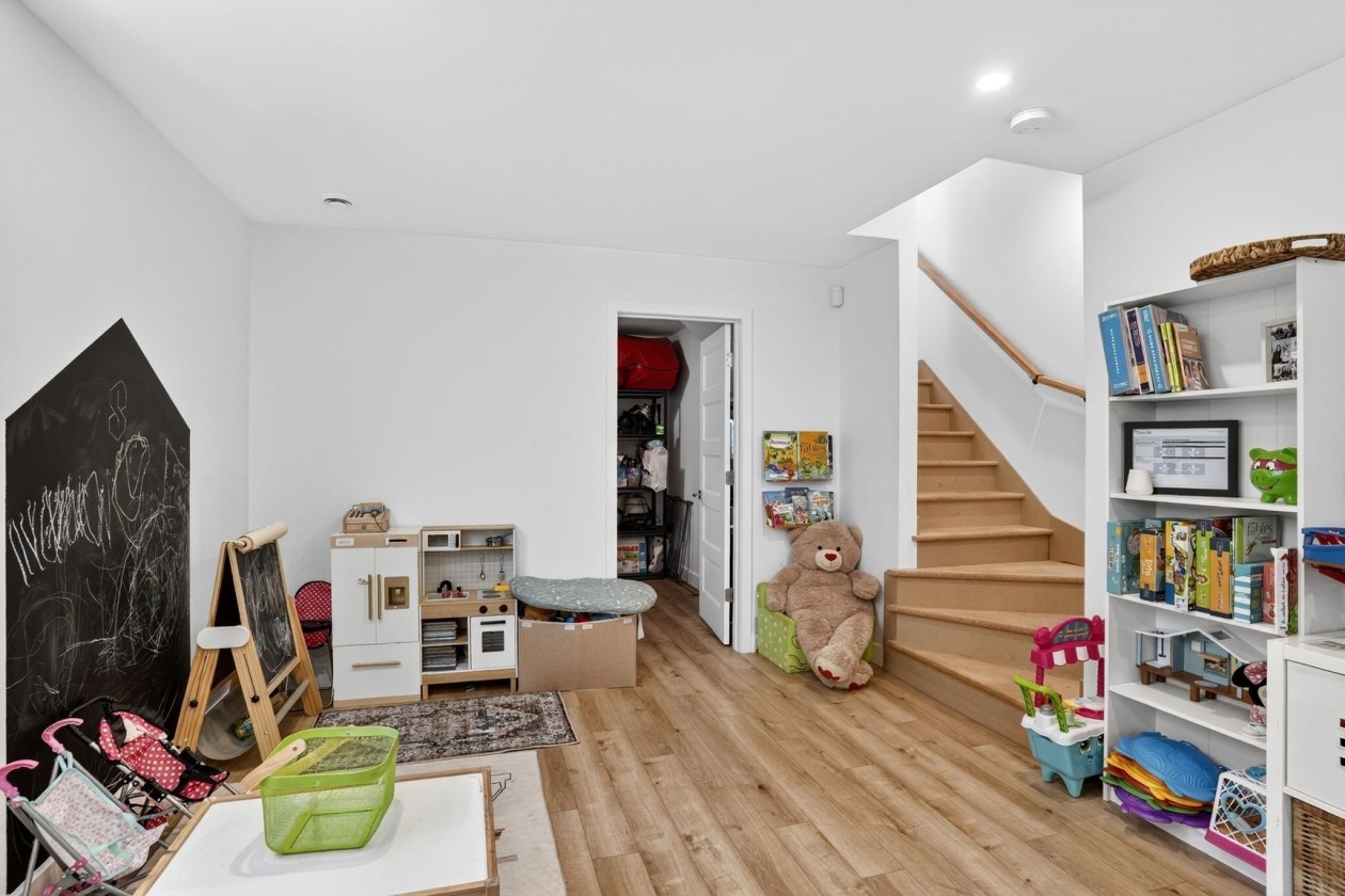 Salle familiale — 11570 - 11572, Rue Aumont, Mirabel, J7N3A4, Mirabel