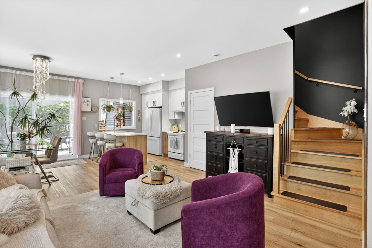 Salon — 11570 - 11572, Rue Aumont, Mirabel, J7N3A4, Mirabel