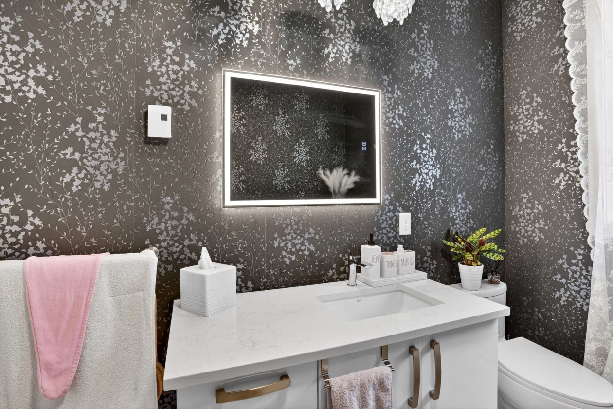 Salle de bains — 11570 - 11572, Rue Aumont, Mirabel, J7N3A4, Mirabel