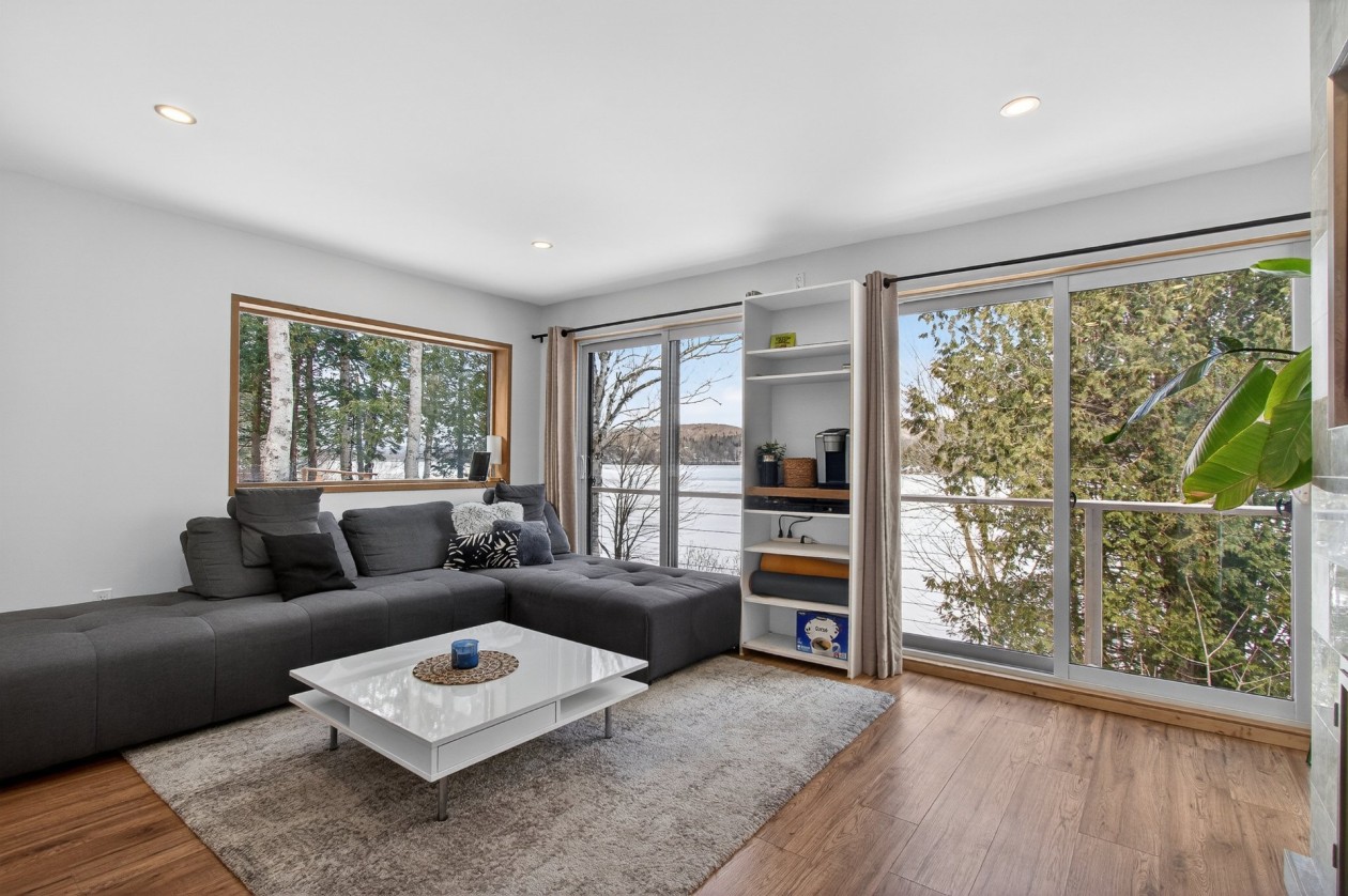 Salon — 117, Route du Lac-Rond S., Montcalm, J0T2V0, Montcalm