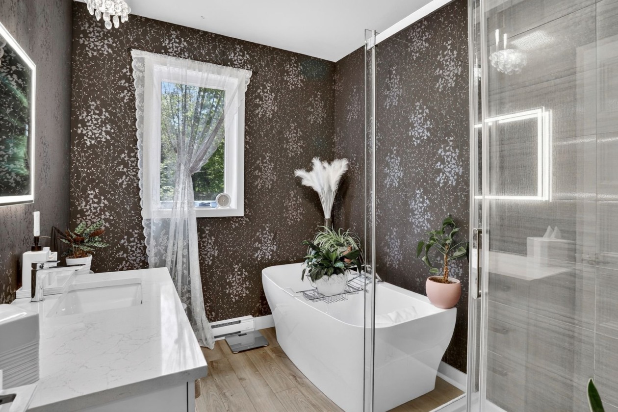 Salle de bains — 11570 - 11572, Rue Aumont, Mirabel, J7N3A4, Mirabel