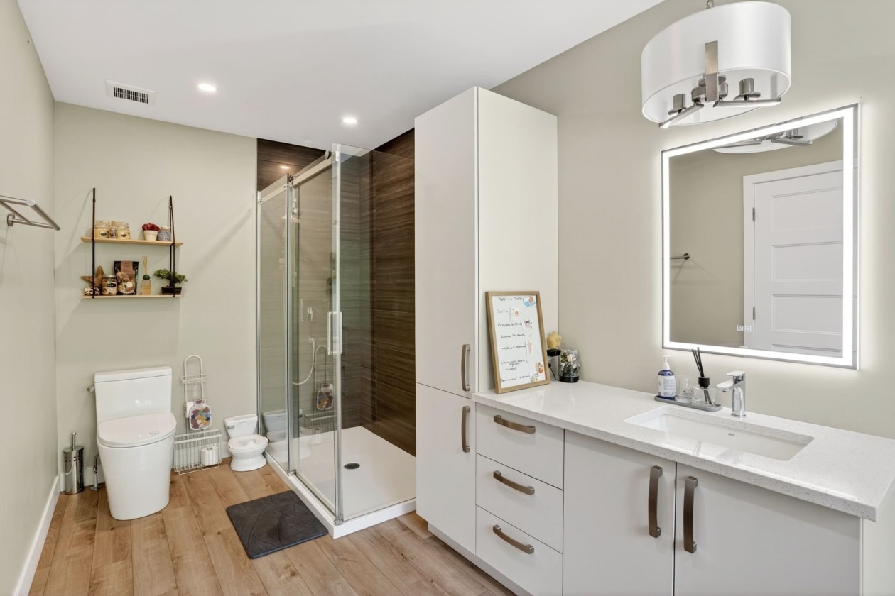 Salle de bains — 11570 - 11572, Rue Aumont, Mirabel, J7N3A4, Mirabel