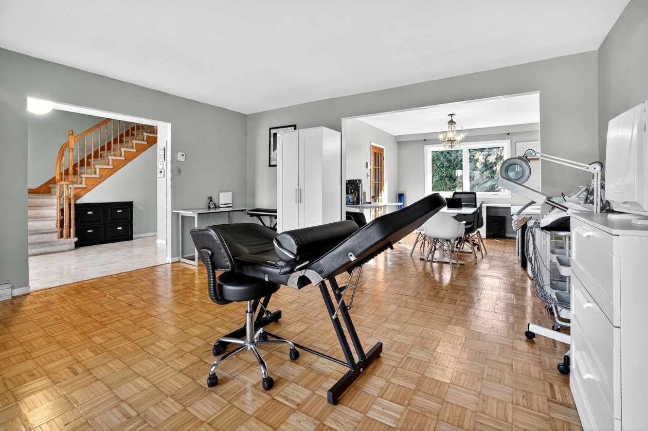 Salon — 19470, Boul. Elkas, Kirkland, H9J3L3, Kirkland