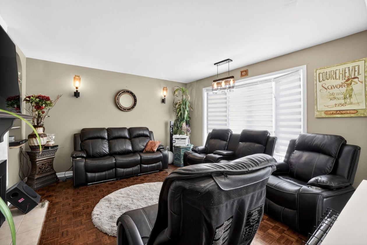 Salon — 648, Route De Lotbinière, Vaudreuil-Dorion, J7V0H4, Vaudreuil-Dorion