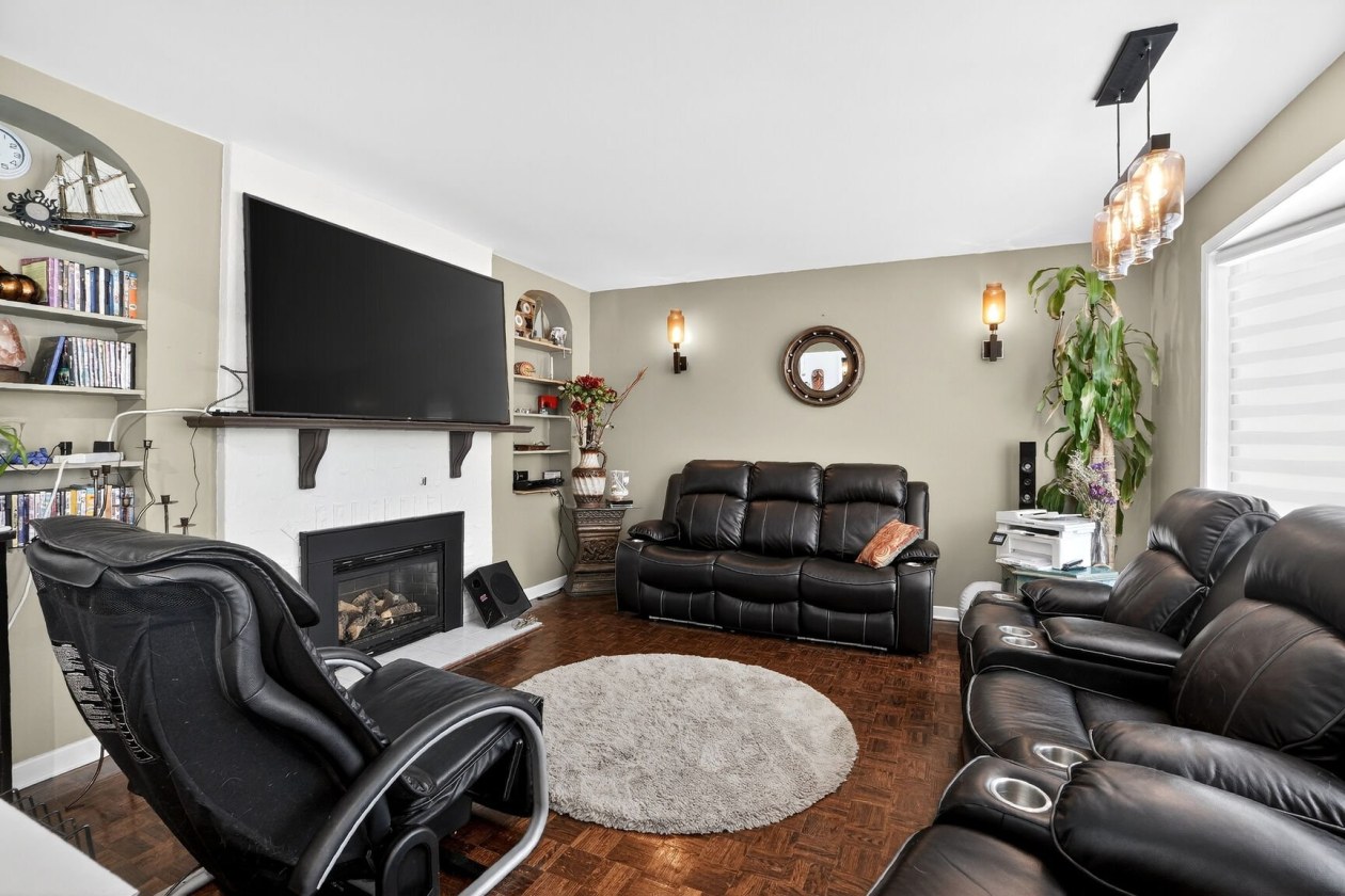 Salon — 648, Route De Lotbinière, Vaudreuil-Dorion, J7V0H4, Vaudreuil-Dorion