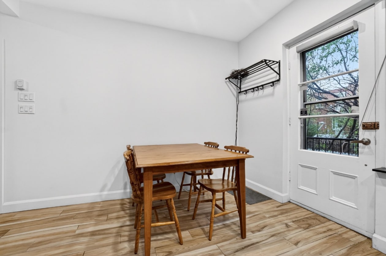 Salle à manger — 36, Rue Leslie-Gault, Montréal (Ahuntsic-Cartierville), H3L1P7, Montréal (Ahuntsic-Cartierville)