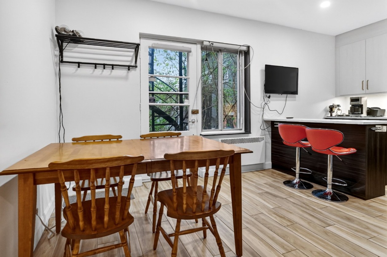 Salle à manger — 36, Rue Leslie-Gault, Montréal (Ahuntsic-Cartierville), H3L1P7, Montréal (Ahuntsic-Cartierville)