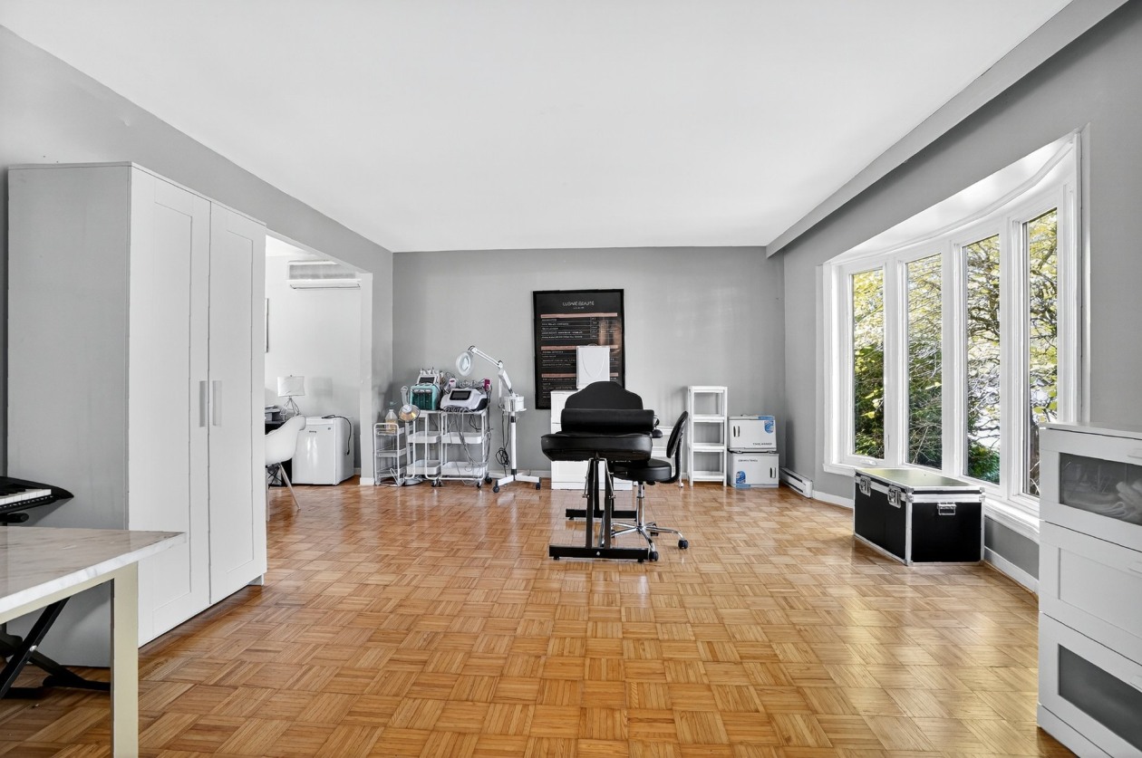 Salon — 19470, Boul. Elkas, Kirkland, H9J3L3, Kirkland