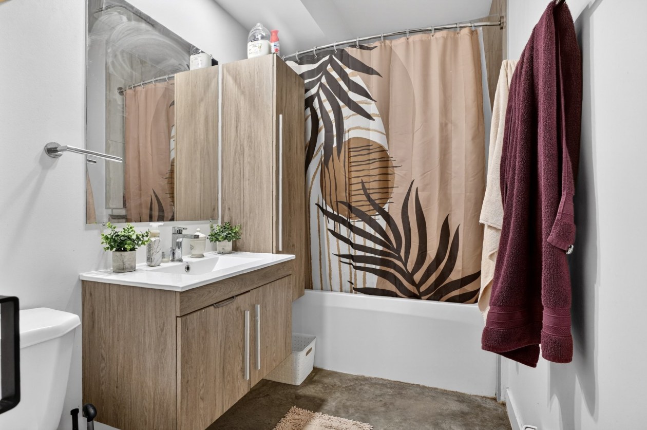 Salle de bains — 36, Rue Leslie-Gault, Montréal (Ahuntsic-Cartierville), H3L1P7, Montréal (Ahuntsic-Cartierville)