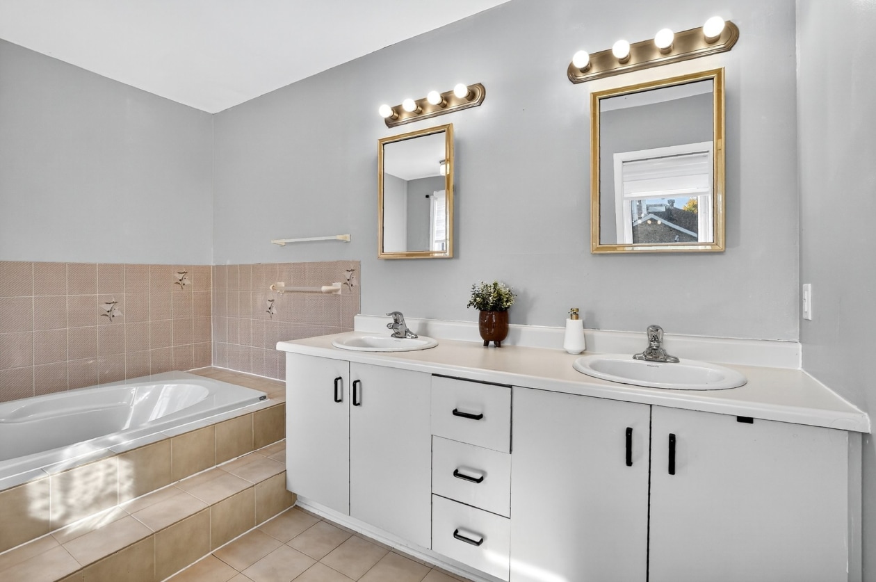 Salle de bains — 19470, Boul. Elkas, Kirkland, H9J3L3, Kirkland