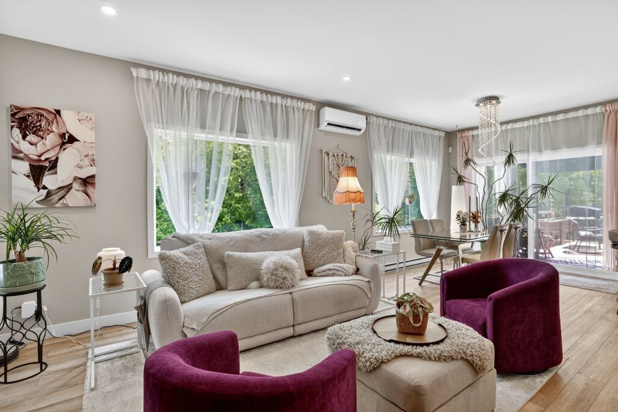 Salon — 11570 - 11572, Rue Aumont, Mirabel, J7N3A4, Mirabel