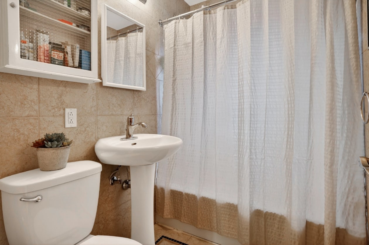 Salle de bains — 36, Rue Leslie-Gault, Montréal (Ahuntsic-Cartierville), H3L1P7, Montréal (Ahuntsic-Cartierville)