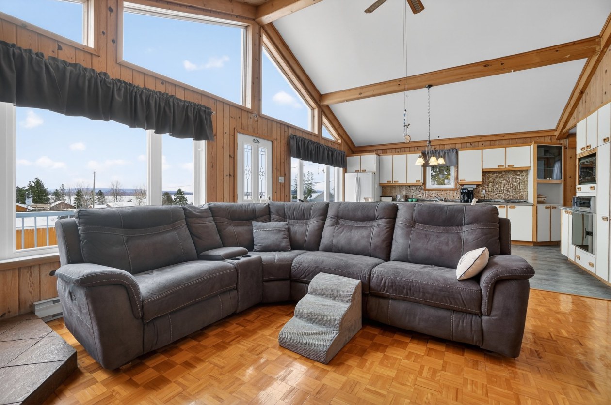 Salon — 274, 1re avenue du Domaine-Morin, Saint-Gabriel-de-Brandon, J0K2N0, Saint-Gabriel-de-Brandon