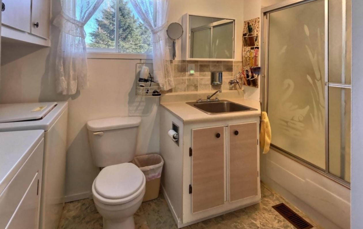 Salle de bains — 148, Route 108, Lingwick, J0B2Z0, Lingwick