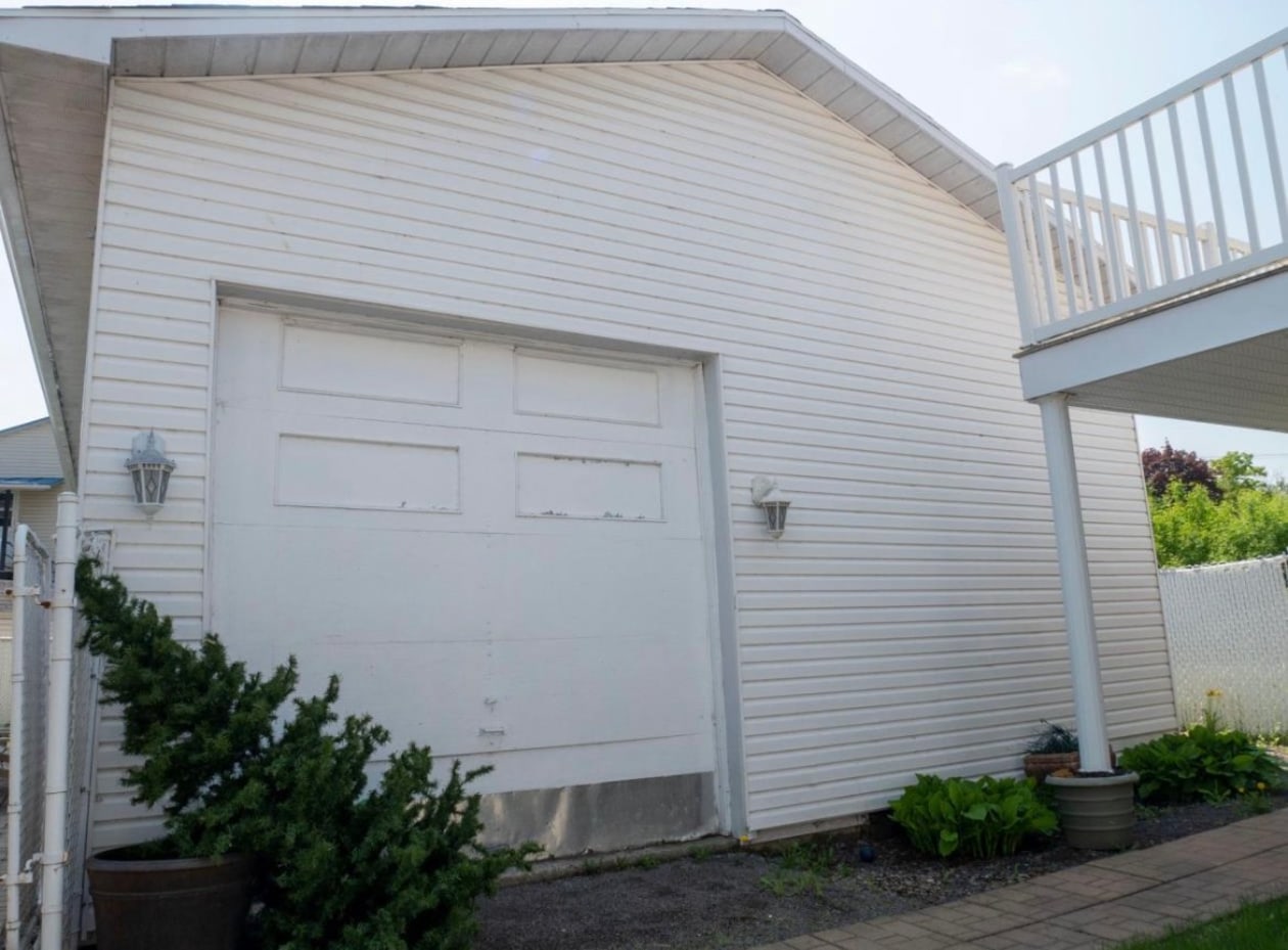 Garage — 65, Rue Ste-Anne, L'Épiphanie, J5X3Z9, L'Épiphanie