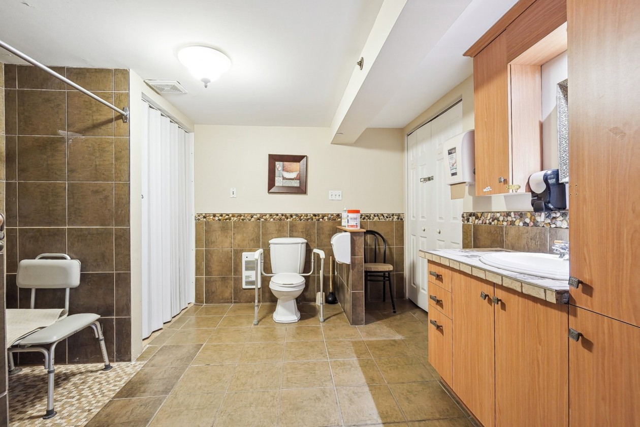 Salle de bains — 65, Rue Ste-Anne, L'Épiphanie, J5X3Z9, L'Épiphanie