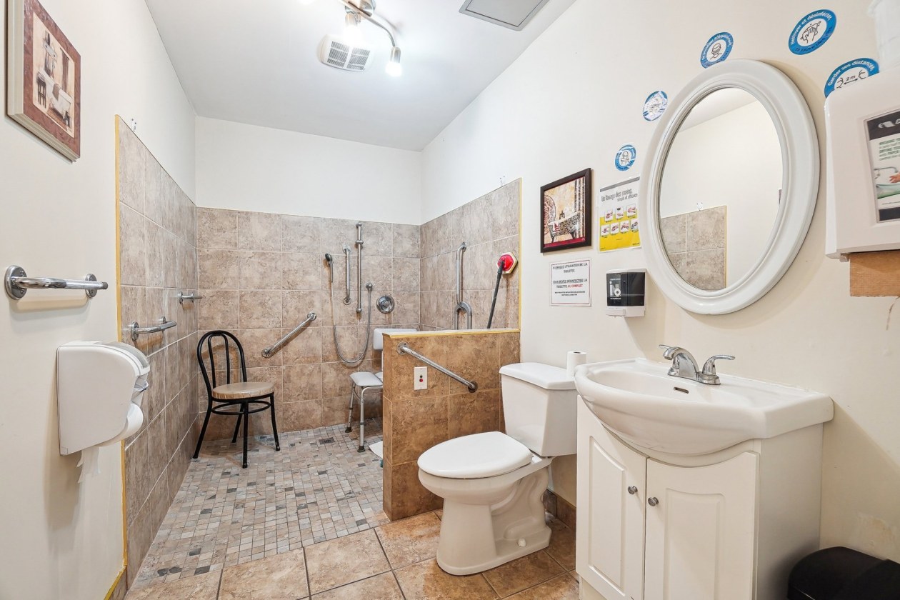 Salle de bains — 65, Rue Ste-Anne, L'Épiphanie, J5X3Z9, L'Épiphanie