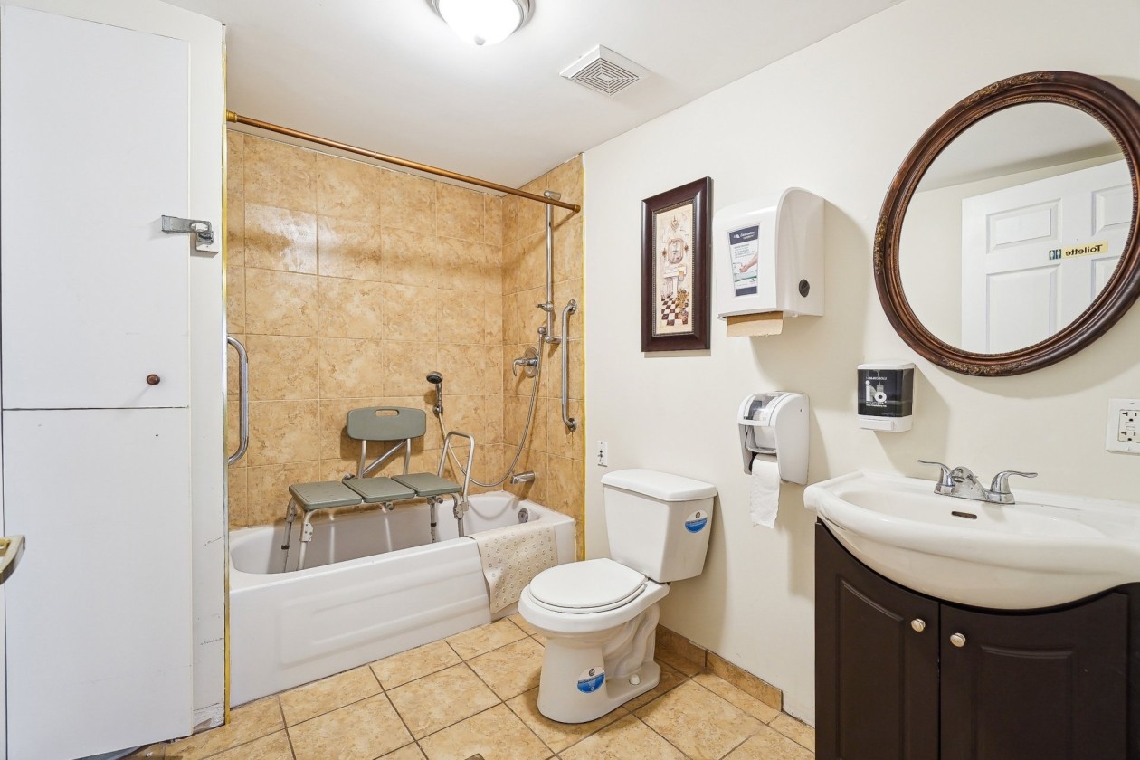 Salle de bains — 65, Rue Ste-Anne, L'Épiphanie, J5X3Z9, L'Épiphanie