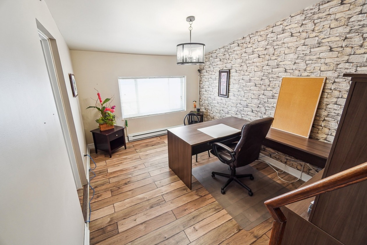 Bureau — 65, Rue Ste-Anne, L'Épiphanie, J5X3Z9, L'Épiphanie
