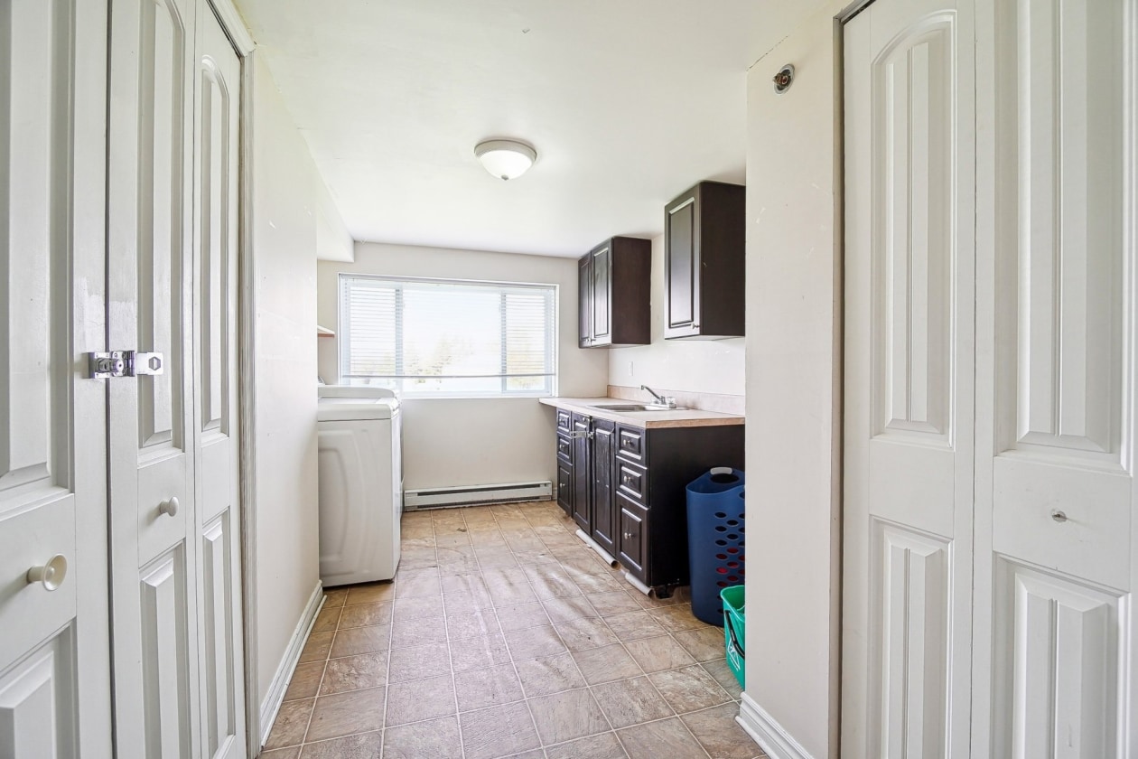 Salle de lavage — 65, Rue Ste-Anne, L'Épiphanie, J5X3Z9, L'Épiphanie